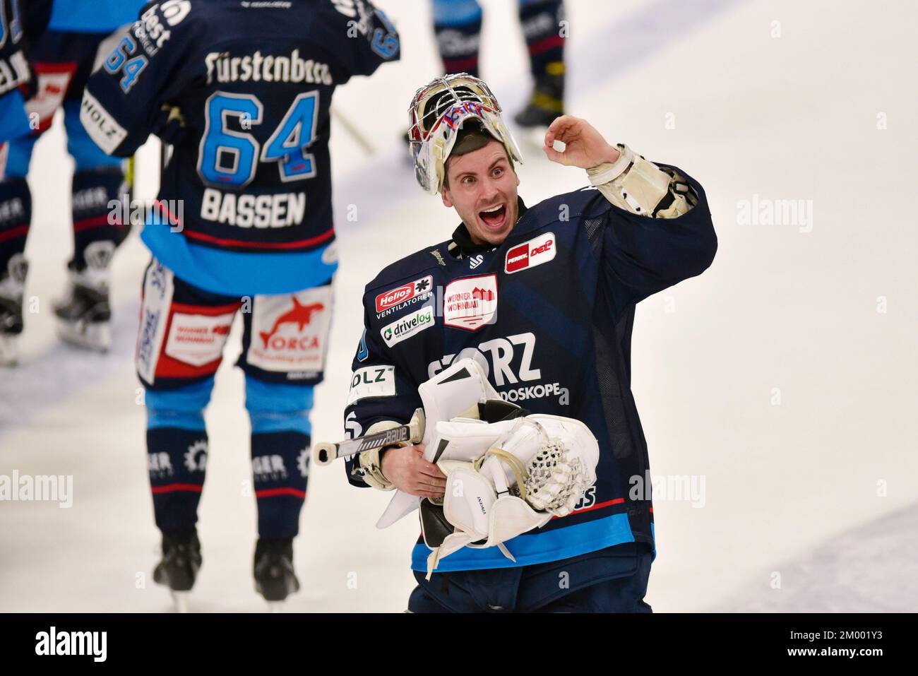 Villingen Schwenningen, Germany. 02nd Dec, 2022. Ice hockey: DEL, Schwenninger Wild Wings - Augsburger Panther, Hauptrunde, 26. Joacim Eriksson of the Schwenninger Wild Wings cheers at the end of the game. Schwenninger Wild Wings win 1:0. Credit: Roland Sigwart/dpa/Alamy Live News Stock Photo