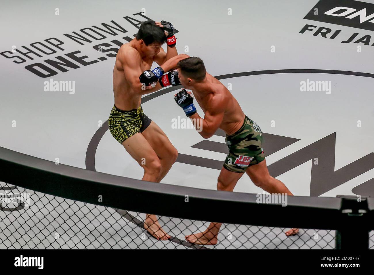 Pasay City, Philippines. 3rd Dec, 2022. Lowen Tynanes (R) of the United