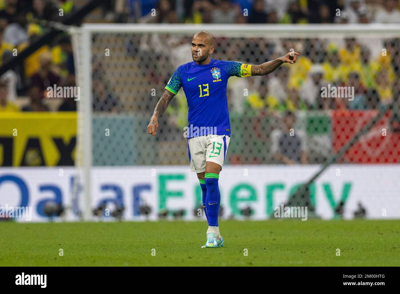 Lusail, Catar. 02nd Dec, 2022. Dani Alves of Brazil during the match between Cameroon and Brazil, valid for the group stage of the World Cup, held at the Estádio Nacional de Lusail in Lusail, Qatar. Credit: Richard Callis/FotoArena/Alamy Live News Stock Photo