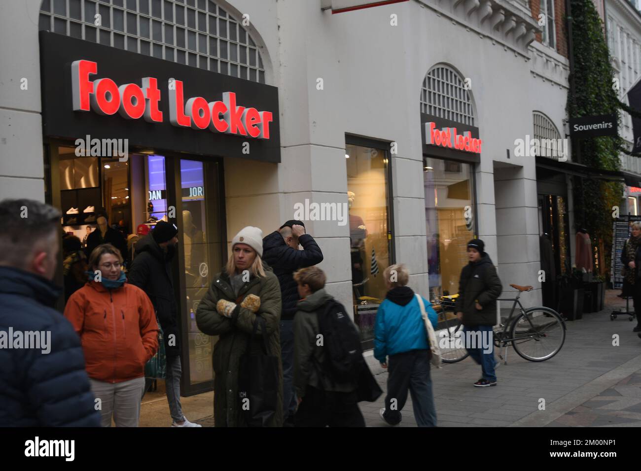 Foot locker store hi-res stock photography and images - Page 3 - Alamy