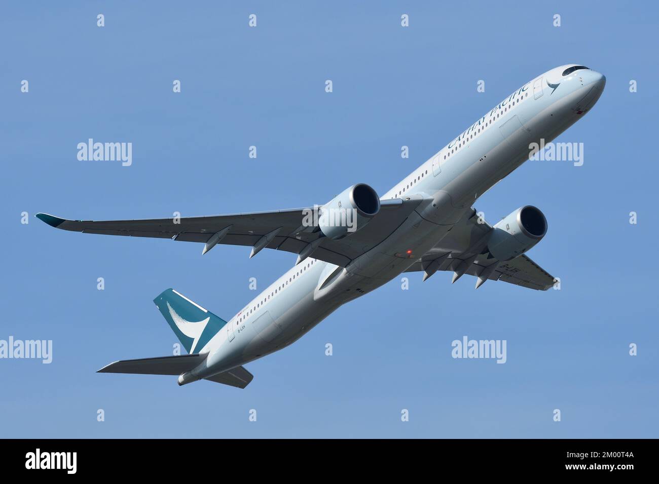 Chiba Prefecture, Japan - May 05, 2019: Cathay Pacific Airbus A350-1000 (B-LXH) passenger plane. Stock Photo