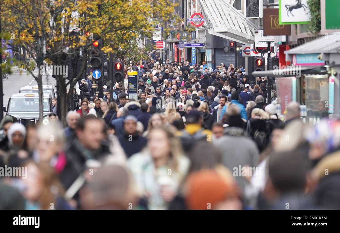 People doing their shopping in Oxford Street, London, on the first Saturday in December. Picture date: Saturday December 3, 2022. Stock Photo