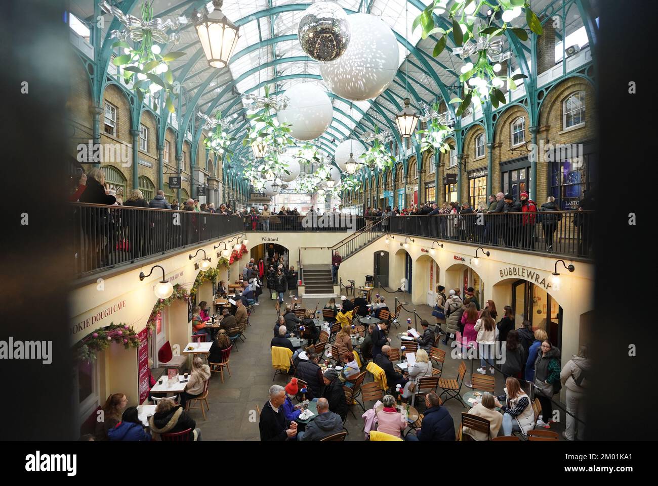 People go shopping in Covent Garden, London, on the first Saturday in December. Picture date: Saturday December 3, 2022. Stock Photo