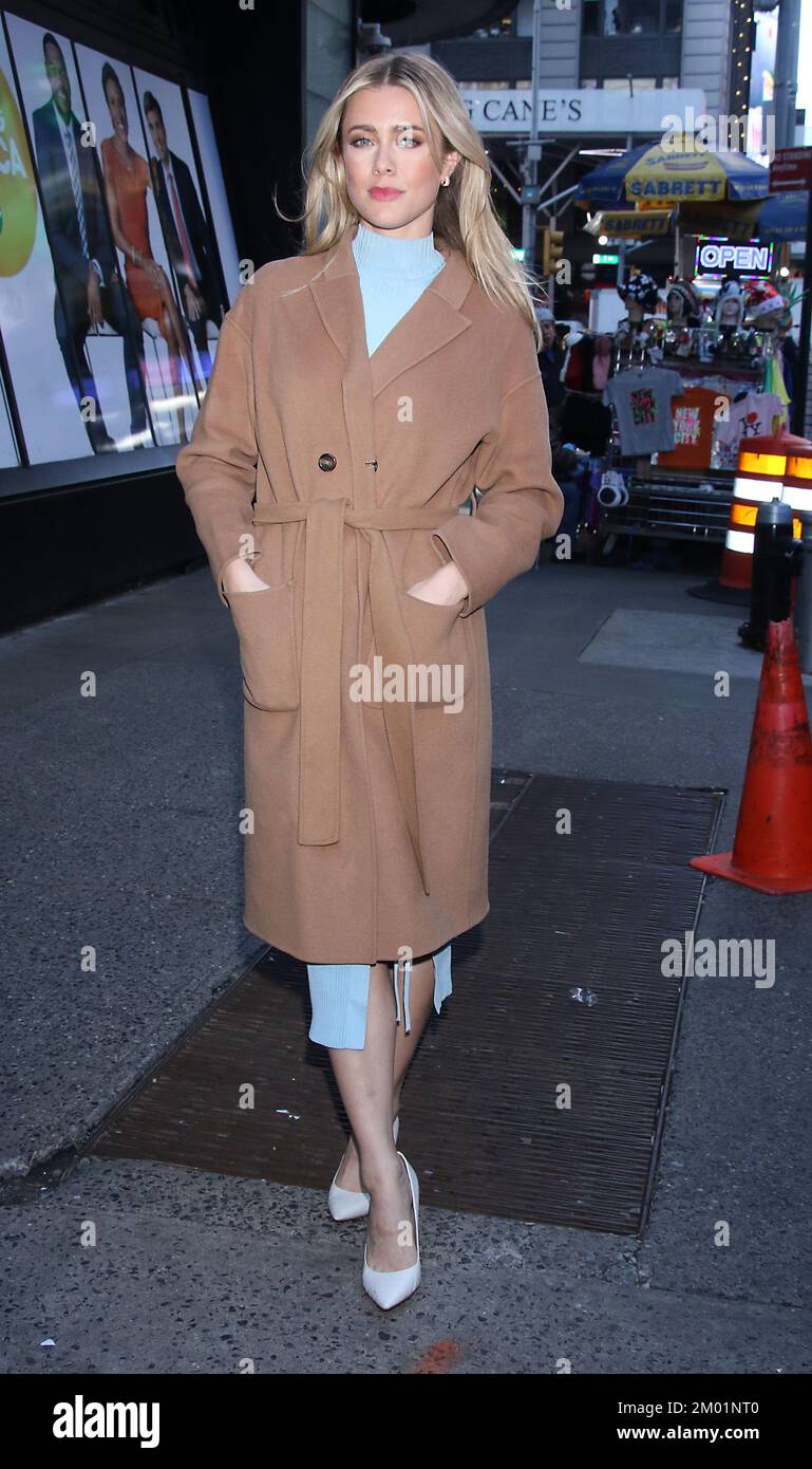 Melissa Roxburgh on CBS Morning to talk about new season of Manifest ...