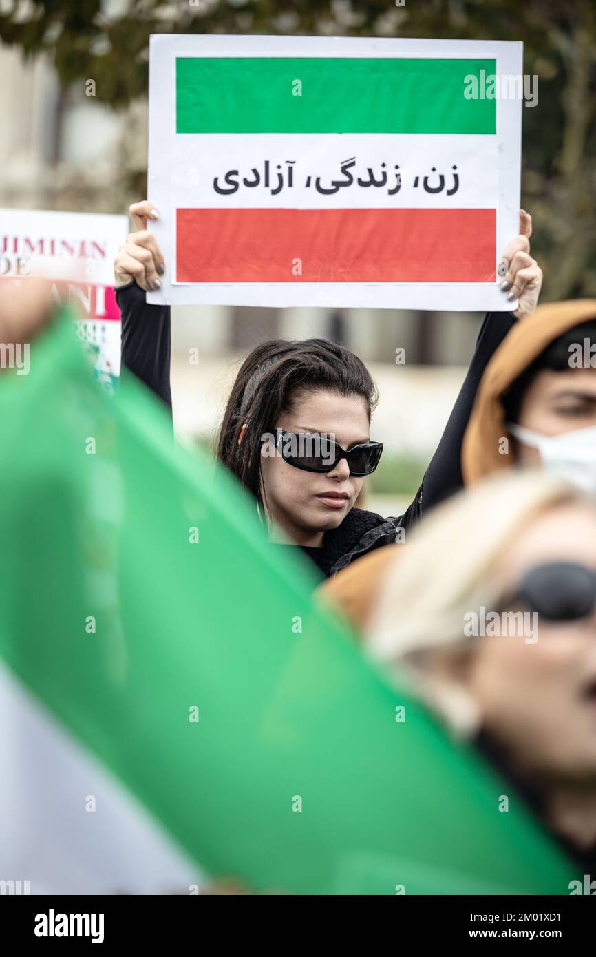 Demonstratio Color Istanbul, Turkey. 03rd Dec, 2022. A woman holds a placard with the ...