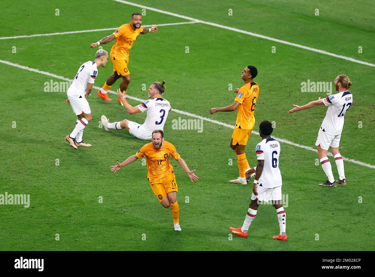 Soccer Football - FIFA World Cup Qatar 2022 - Round of 16 - Netherlands v United States - Khalifa International Stadium, Doha, Qatar - December 3, 2022 Netherlands' Daley Blind celebrates scoring Soccer Football - FIFA World Cup Qatar 2022 - Round of 16 - Netherlands v United States - Khalifa International Stadium, Doha, Qatar - December 3, 2022 Netherlands' Daley Blind celebrates scoring