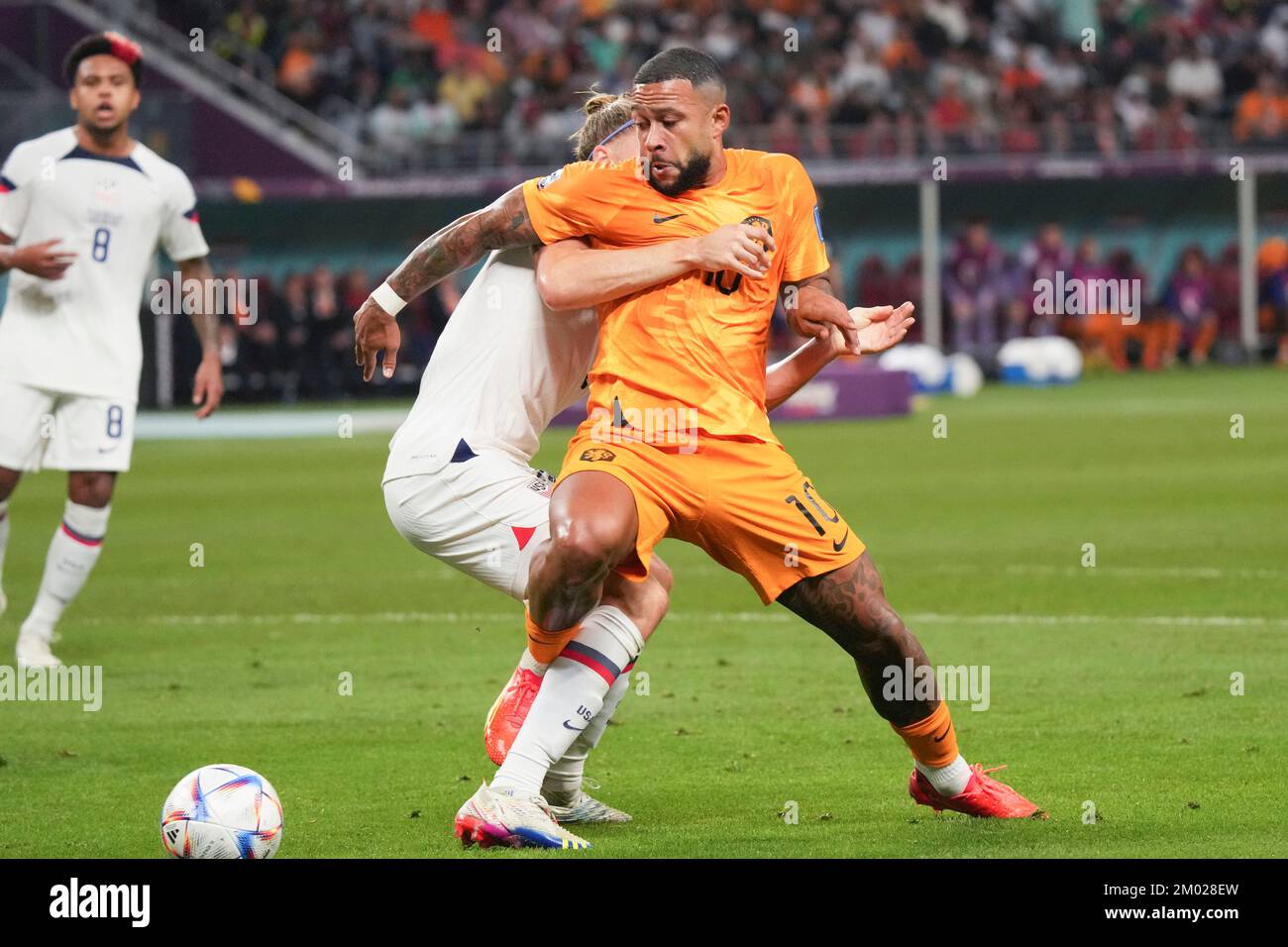 Doha, Qatar. 3rd Dec, 2022. Memphis Depay (R) of the Netherlands vies with Walker Zimmerman of the United States during their Round of 16 match at the 2022 FIFA World Cup at Khalifa International Stadium in Doha, Qatar, Dec. 3, 2022. Credit: Li Gang/Xinhua/Alamy Live News Stock Photo