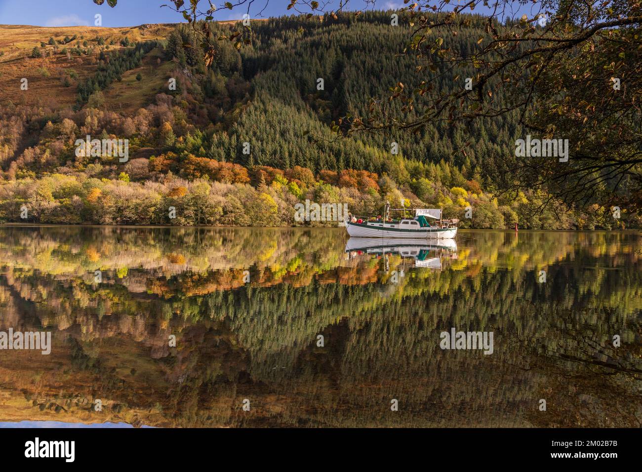 Boat on Loch Oich in the Great Glen in the highlands of Scotland Stock Photo