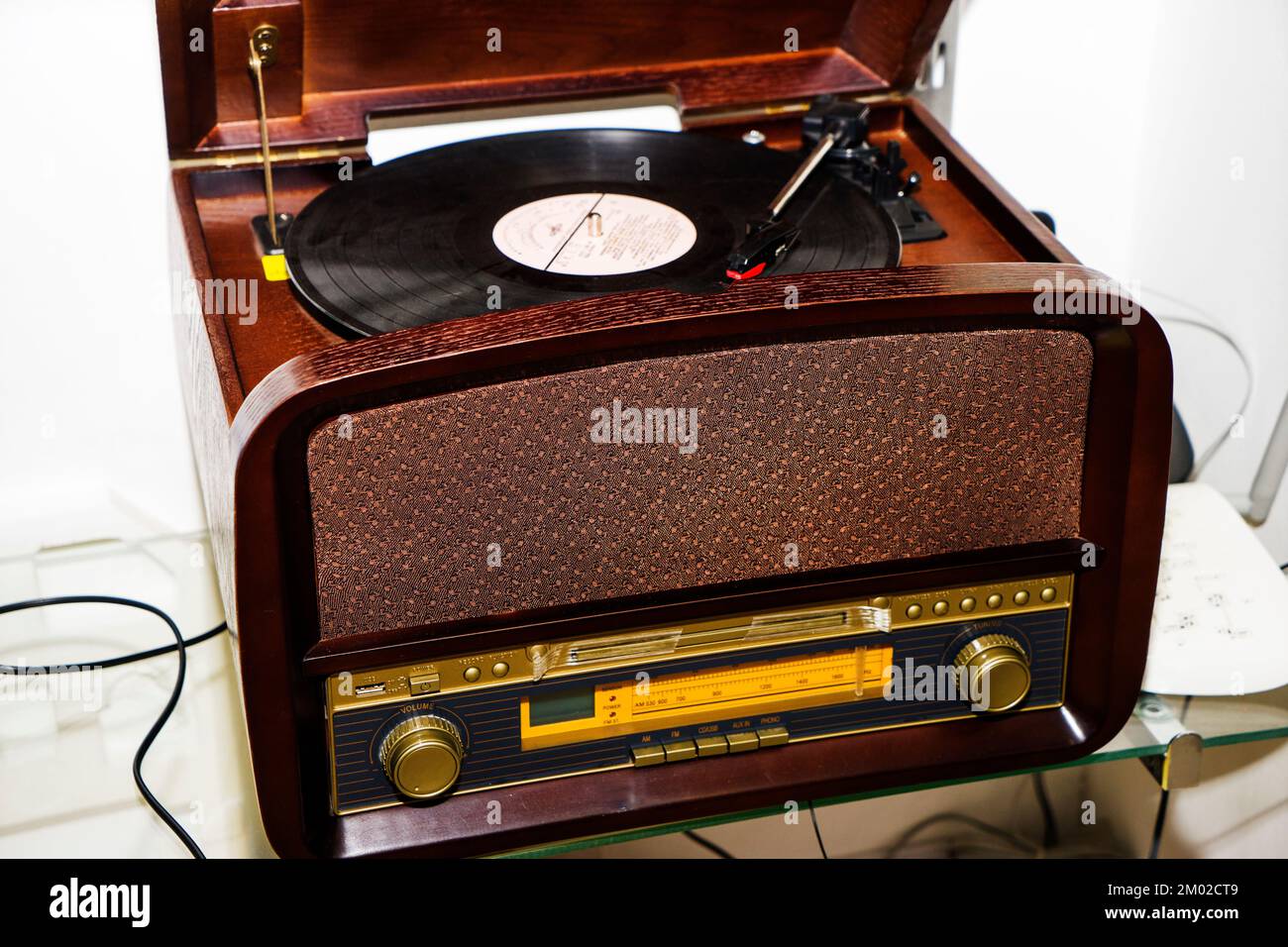 Old fashioned wooden brown radio box hi-res stock photography and images -  Alamy