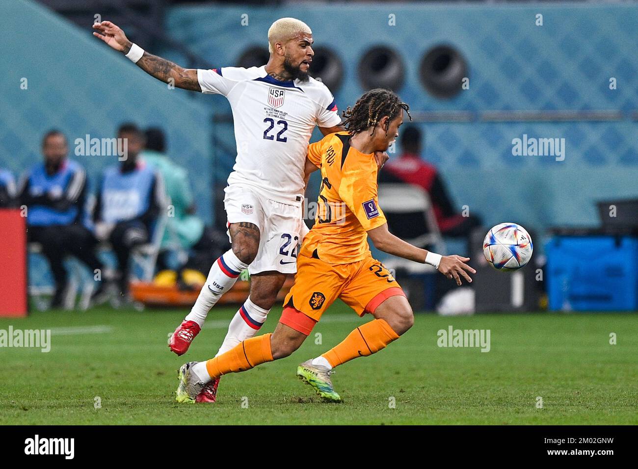 Doha, Qatar. 03rd Dec, 2022. DOHA, QATAR - DECEMBER 3: DeAndre Yedlin of USA battles for the ball with Xavi Simons of the Netherlands during the Round of 16 - FIFA World Cup Qatar 2022 match between Netherlands and USA at the Khalifa International Stadium on December 3, 2022 in Doha, Qatar (Photo by Pablo Morano/BSR Agency) Credit: BSR Agency/Alamy Live News Stock Photo