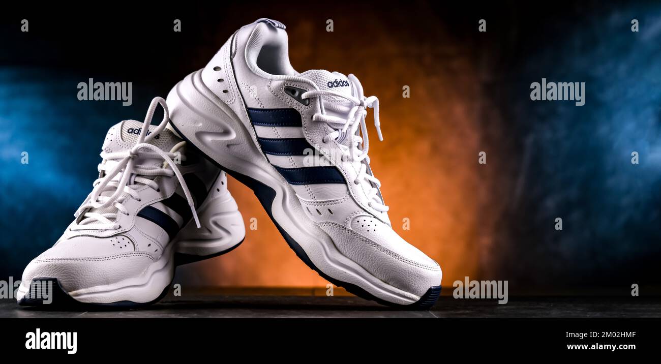 Negrita Camión golpeado elemento Adidas shoe manufacturing hi-res stock photography and images - Alamy