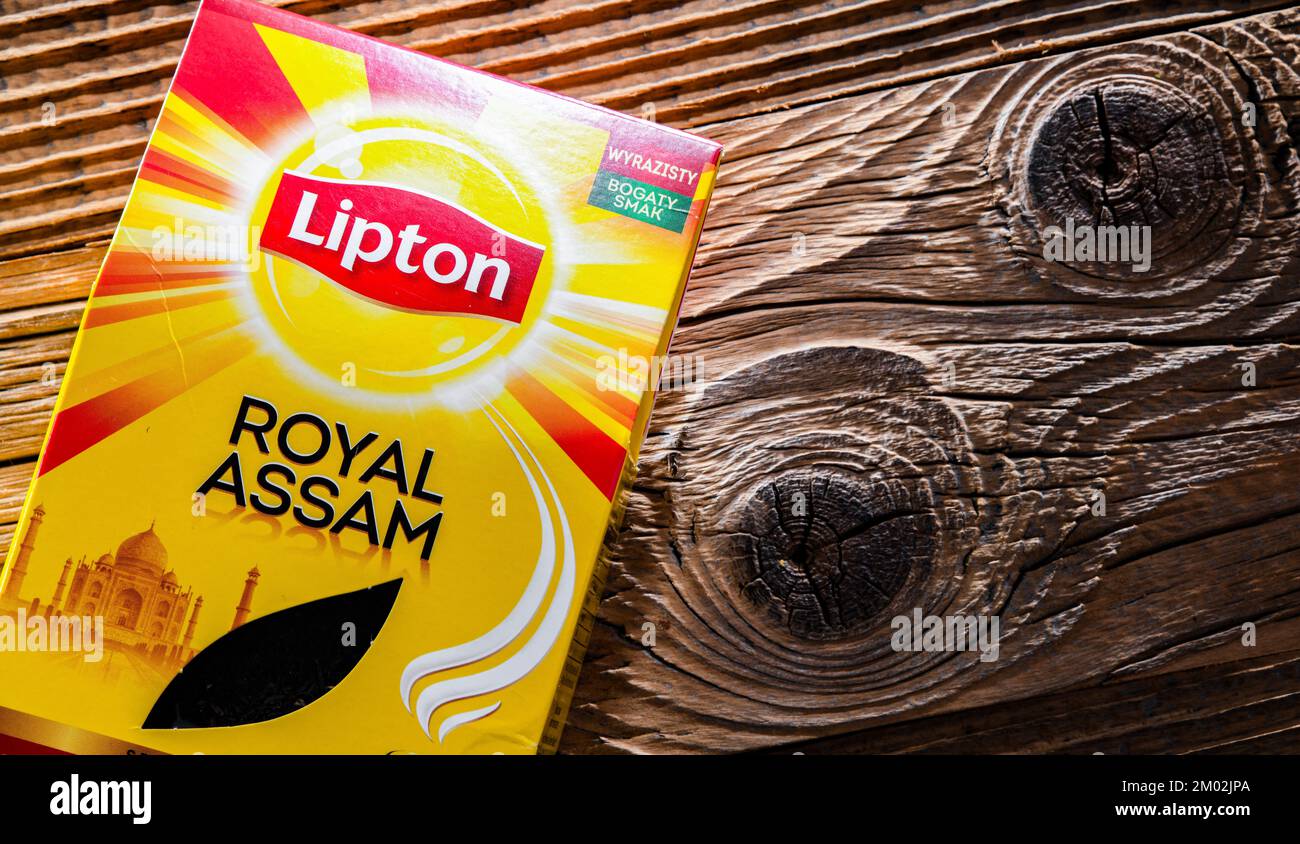 POZNAN, POL - JUL 16, 2022: Package of Lipton Tea, a famous brand of tea  produced by Lipton since 1890, now sold in over 150 countries worldwide by  An Stock Photo - Alamy