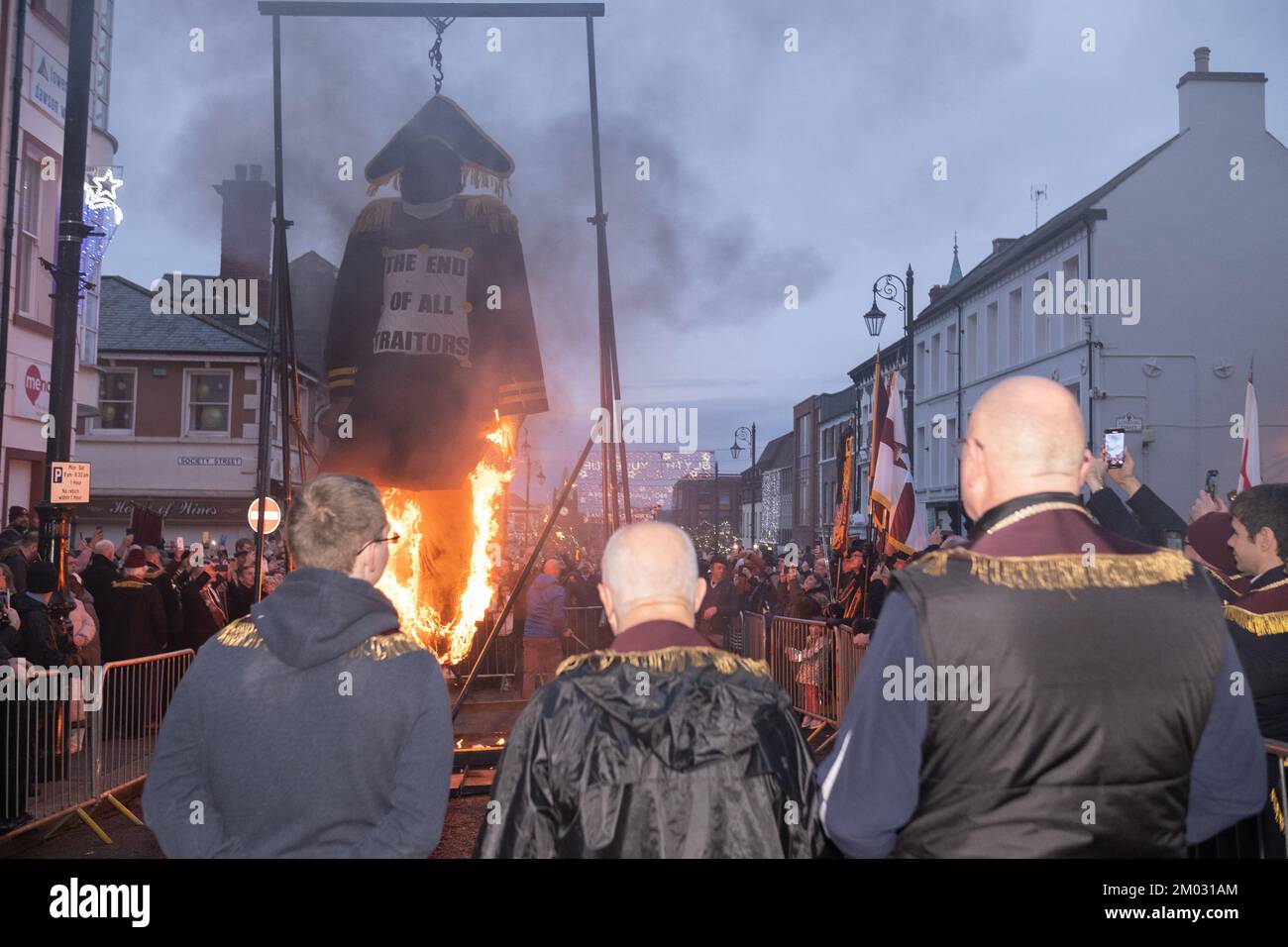 Londonderry, United Kingdom. 3 Dec, 2022. Effigy of Lundy the Traitor burning in Bishop Street at Shutting of the Gates 2022. Credit: Steve Nimmons/Alamy Live News Stock Photo