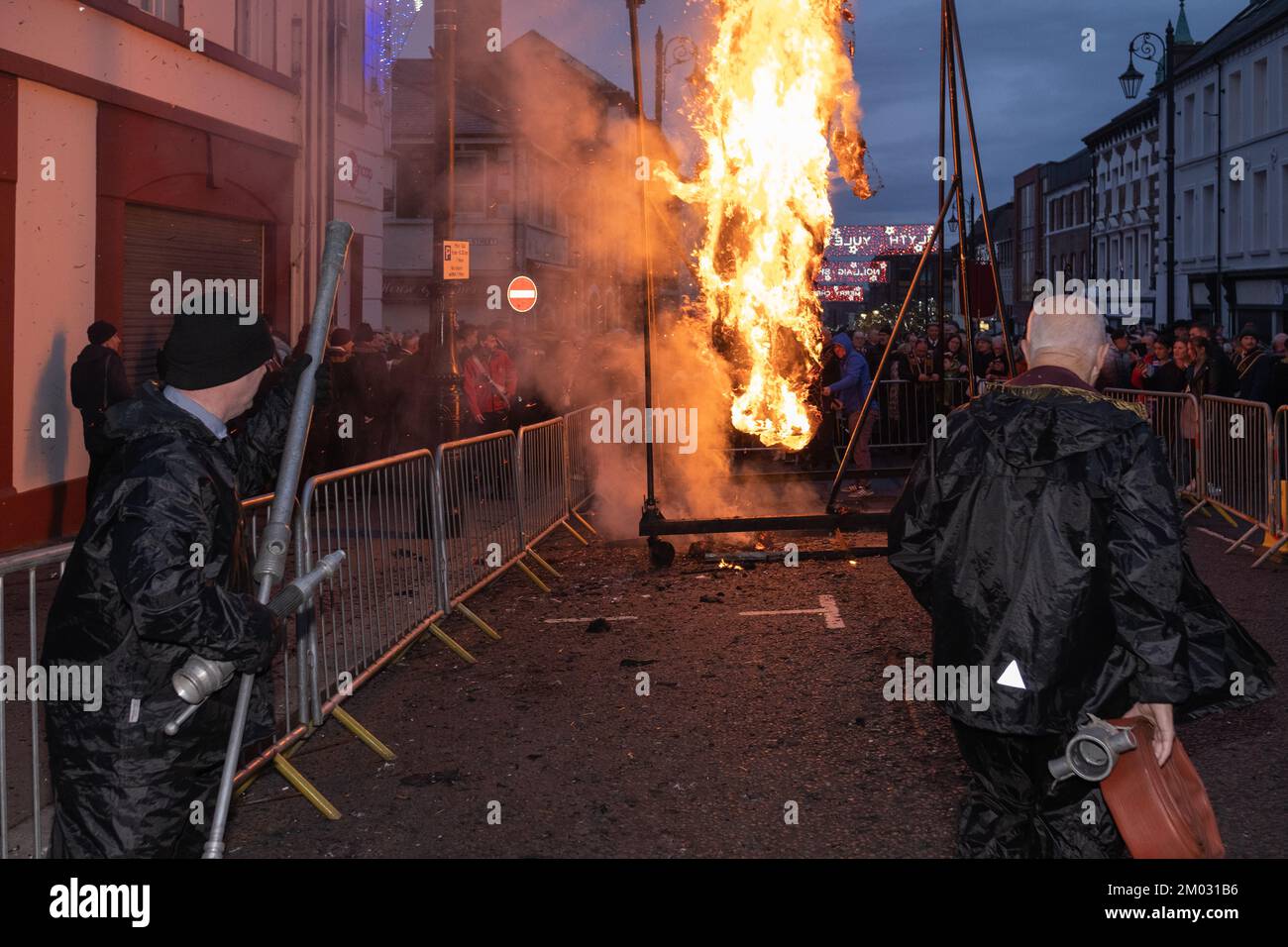 Londonderry, United Kingdom. 3 Dec, 2022. Burning effigy of Col. Lundy at Shutting of the Gates 2022. Credit: Steve Nimmons/Alamy Live News Stock Photo