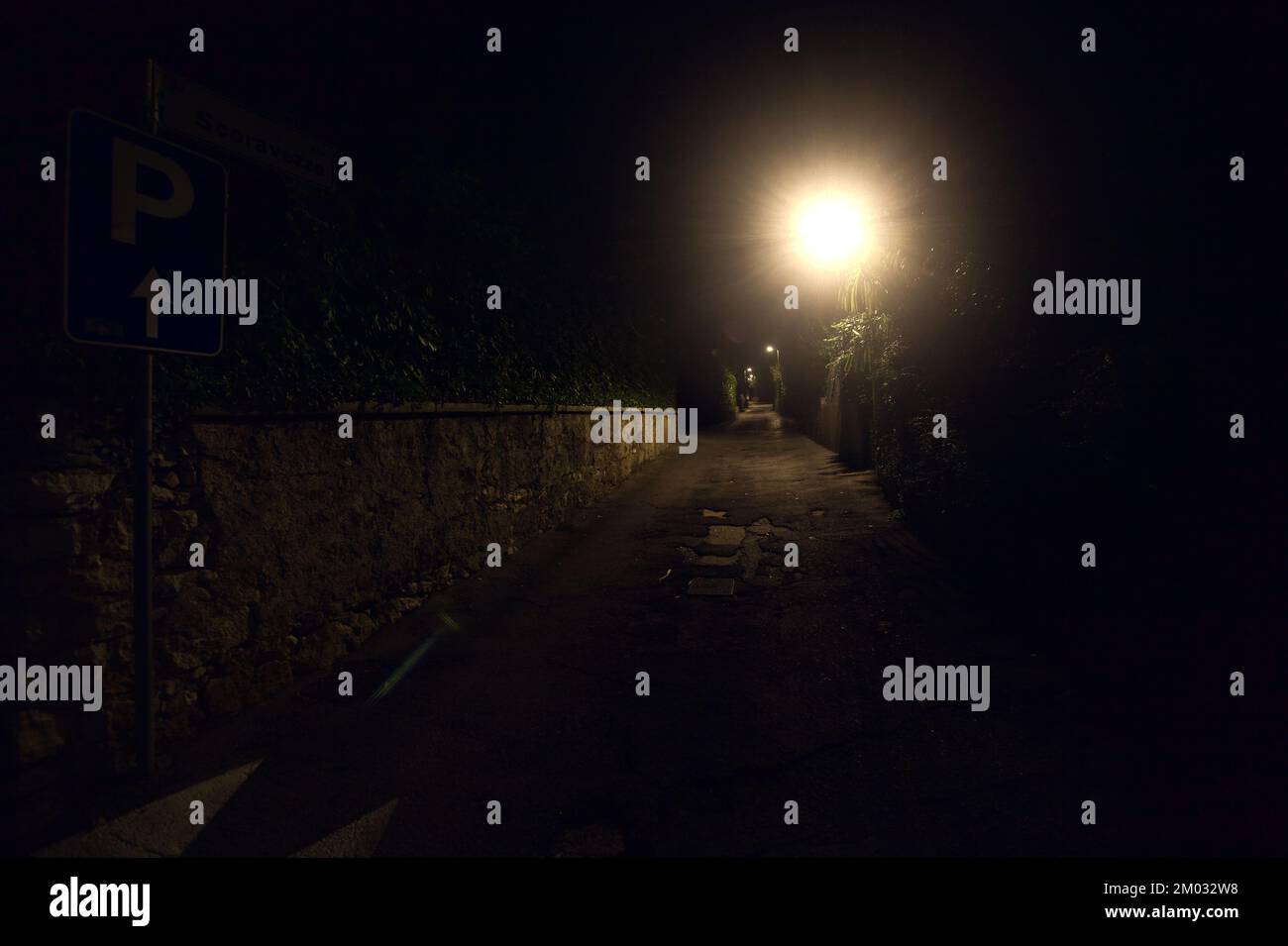 Highway road light night tree hi-res stock photography and images - Alamy