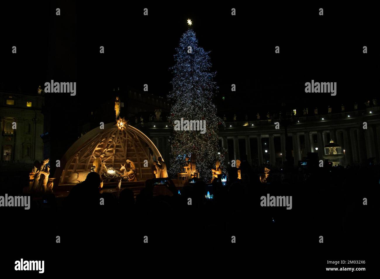 Vatican, Vatican. 03rd Dec, 2022. Italy, Rome, Vatican, 22/12/3 A view of St. Peter's Square following the Christmas tree and nativity scene lighting ceremony at the Vatican Photograph by Alessia Giuliani/Catholic Press Photo. RESTRICTED TO EDITORIAL USE - NO MARKETING - NO ADVERTISING CAMPAIGNS Credit: Independent Photo Agency/Alamy Live News Stock Photo