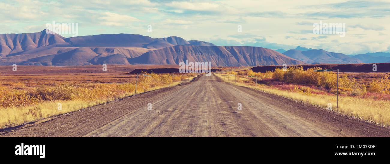 Remote Canadian Highways Endless Dempster Highway near the arctic circle, remote gravel road ...