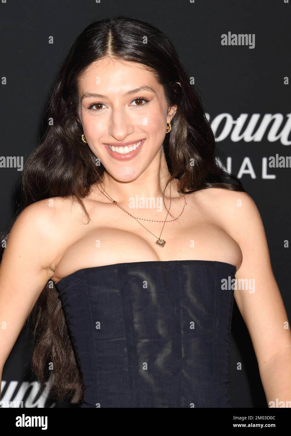 LOS ANGELES, CALIFORNIA - DECEMBER 02: Noa Fisher attends the Los