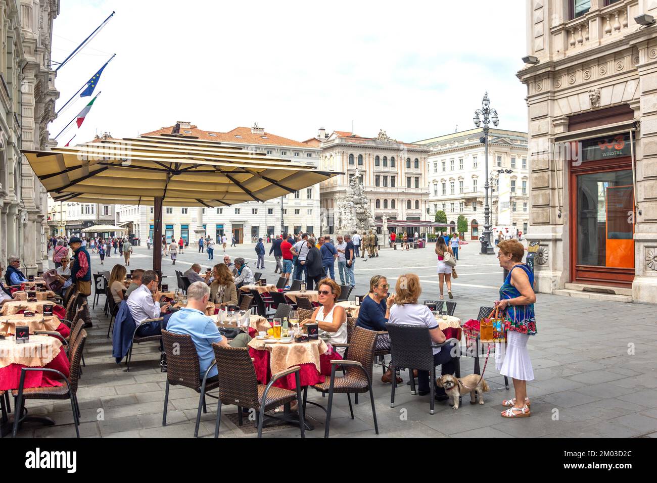 Outdoor restaurant, Piazza Unita d'Italia, Trieste, Friuli Venezia Giulia Region, Italy Stock Photo