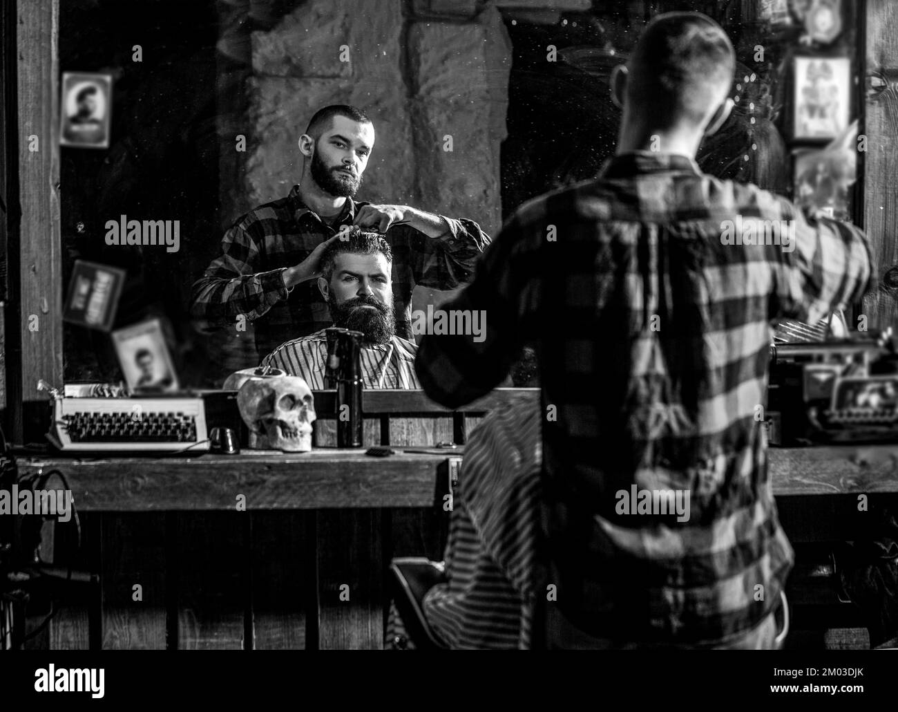 Man visiting hairstylist in Bearded man in Work