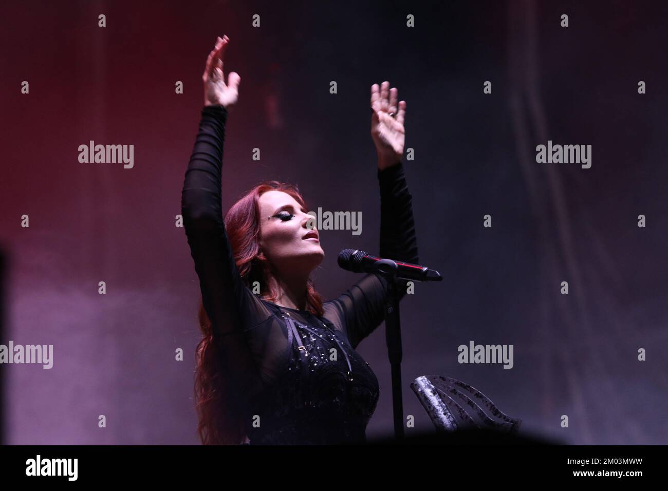December 2, 2022, Toluca, Mexico: Simone Simons Lead vocalist of the Dutch symphonic metal band Epica, performs on the  stage during  the ‘Hell and Heaven Metal Fes’t at Pegasus Forum. on December 2, 2022 in Toluca, Mexico. (Photo by Ismael Rosas/ Eyepix Group) Stock Photo