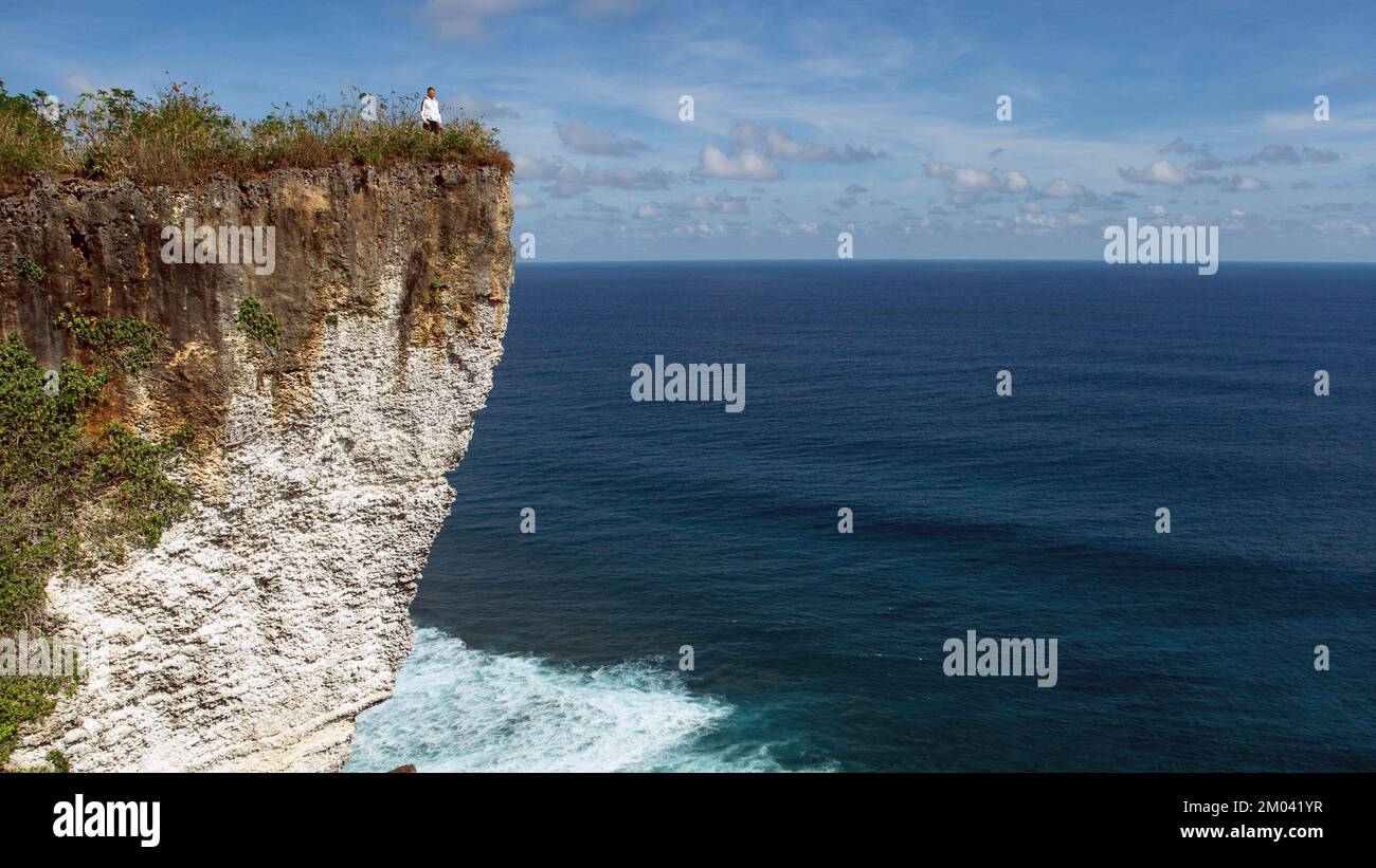 Women silhouette on cliff hi-res stock photography and images - Alamy