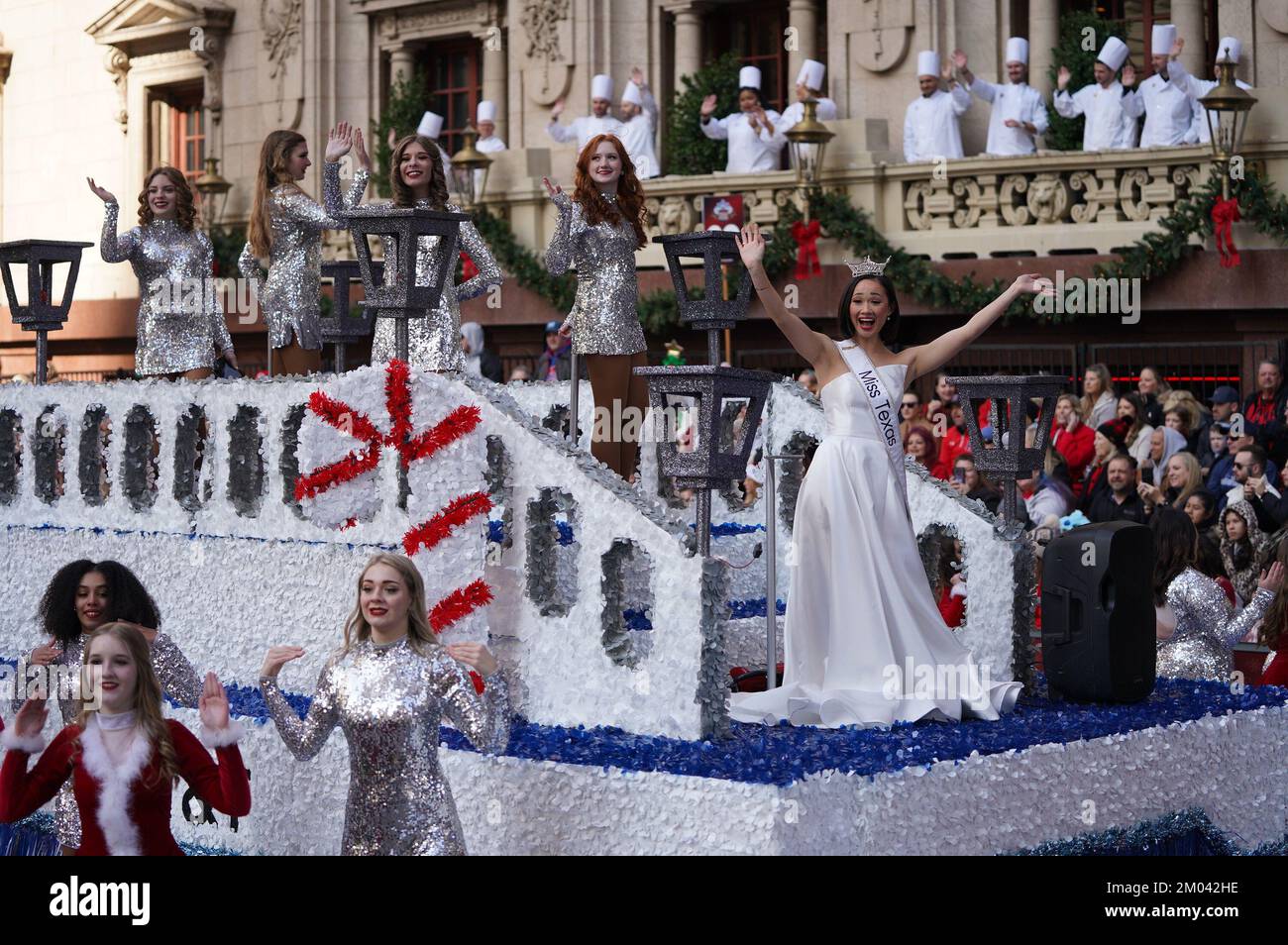 Dallas, Texas, USA. 3rd Dec, 2022. Miss Texas Averie Bishop salutes the crowd during the 2022 Dallas Holiday Parade at the AT&T Discovery District in downtown Dallas, Texas on Saturday December 3, 2022. (Credit Image: © Javier Vicencio/ZUMA Press Wire) Stock Photo