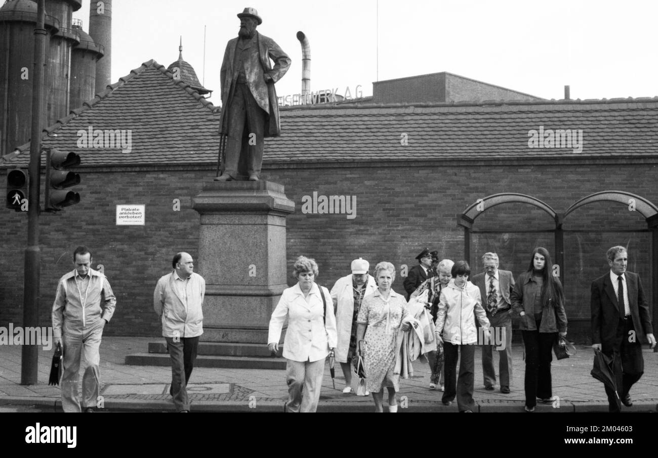 The town of Neunkirchen was dominated by industrial dirt and the Neunkircher Eisenwerke on 02.08. 1979, Germany, Europe Stock Photo