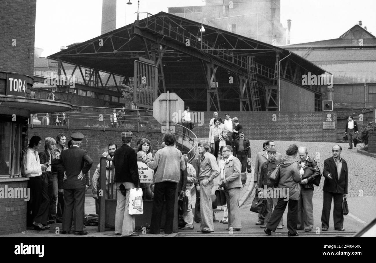 The town of Neunkirchen was dominated by industrial dirt and the Neunkircher Eisenwerke on 02.08. 1979, Germany, Europe Stock Photo