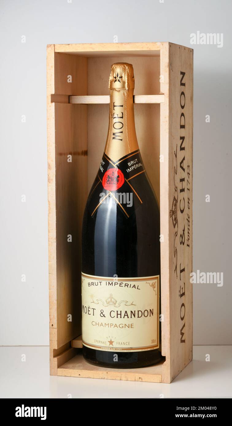 Champagne glass and champagne bottle, Grand Vintage Rosé, Moet et Chandon  winery, LVMH luxury goods group Stock Photo - Alamy