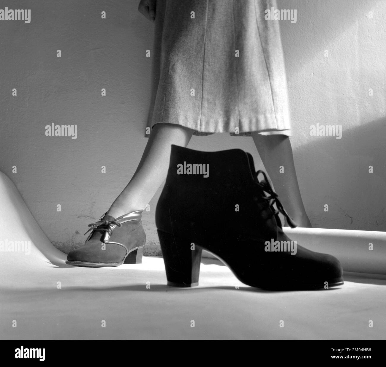 Women s Fashion In The 1950s A Woman Wearing The Shoe Fashion Of Year women-s-fashion-in-the-1950s-a-woman-wearing-the-shoe-fashion-of-year