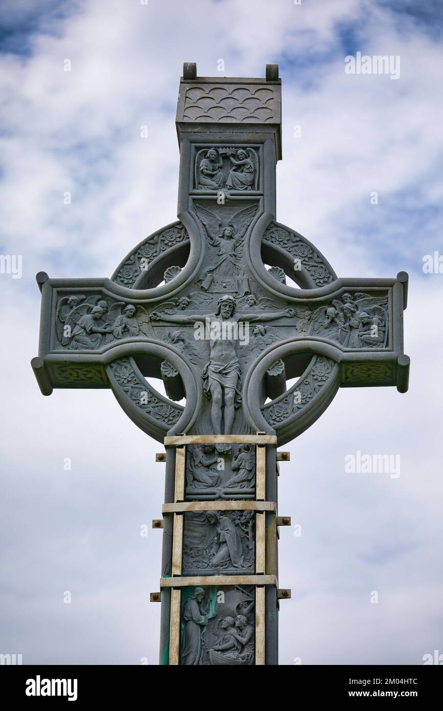Lord Carbery's Cross depicting biblical scenes and supported by stainless steel reinforcement, Croachna Hill, West Cork, Ireland Stock Photo