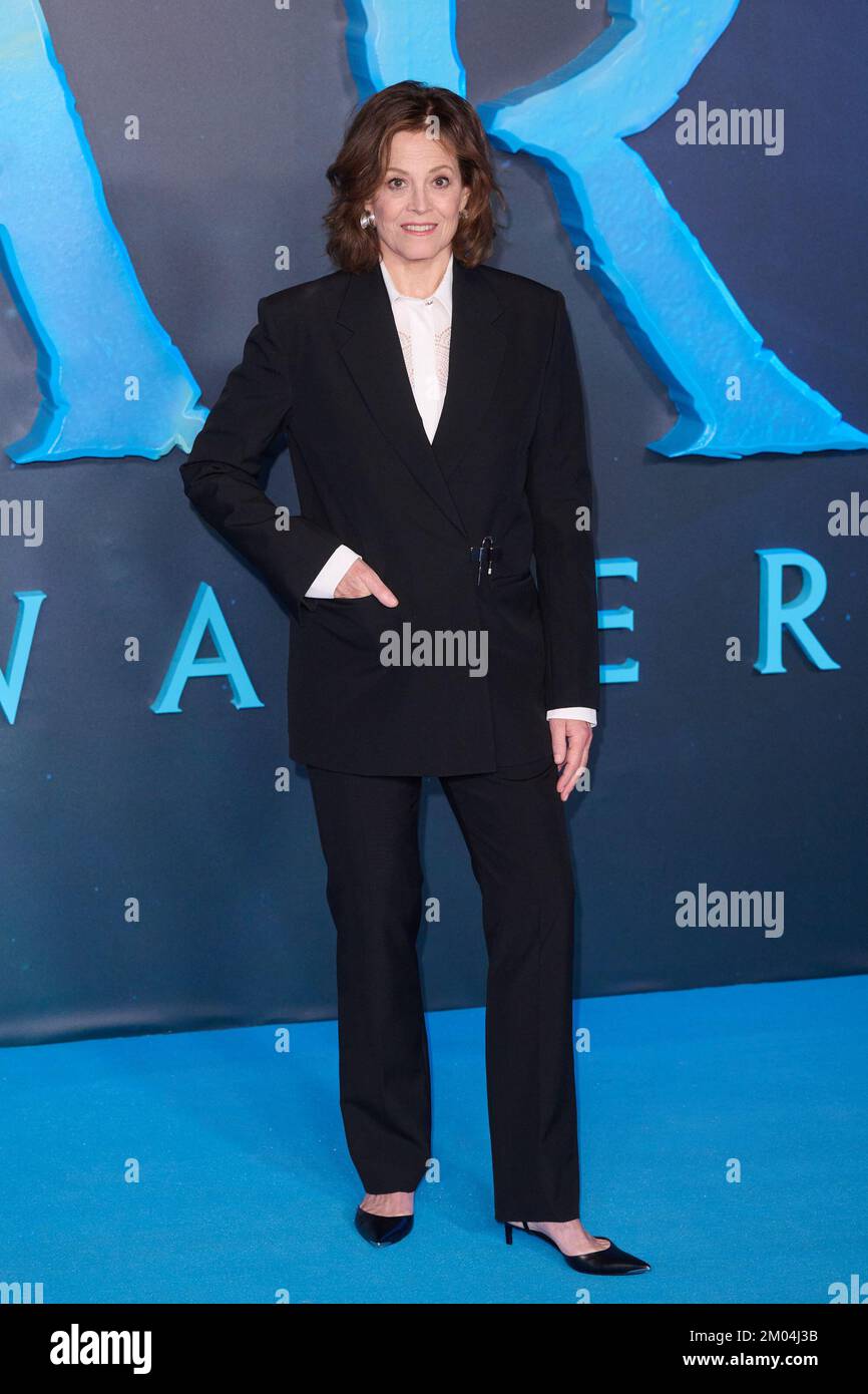 London, UK . 4 December, 2022 . Sigourney Weaver pictured at the AVATAR The Way of Water Photocall held at the Corinthia Hotel. Credit:  Alan D West/Alamy Live News Stock Photo