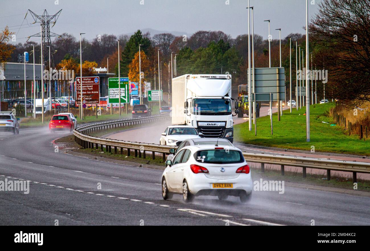 Dundee, Tayside, Scotland, UK. 4th Dec, 2022. UK Weather: Northeast Scotland is experiencing cloudy and wet winter weather with sunny intervals, scattered rain showers, and temperatures reaching 6°C. Drivers of commercial Freight traffic and motor cars on the Dundee Kingsway West dual carriageway face hazardous and wet conditions. Credit: Dundee Photographics/Alamy Live News Stock Photo