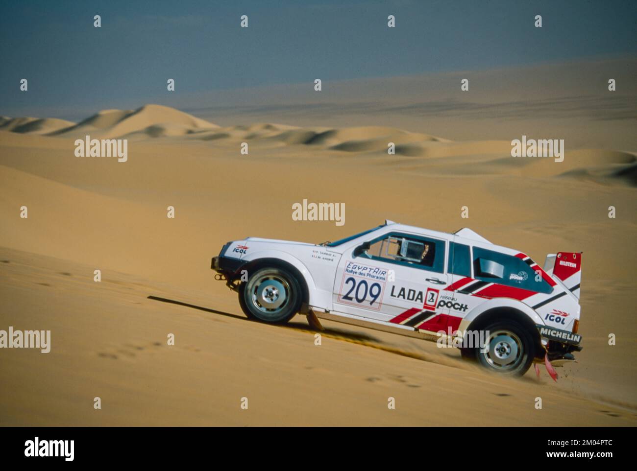 Patrick Tambay (fra), Jean-Marc André (fra), Lada Samara, action during the 1990 Pharaons Off Road rally in Egypt on October 19th - Photo Eric Vargiolu / DPPI Stock Photo