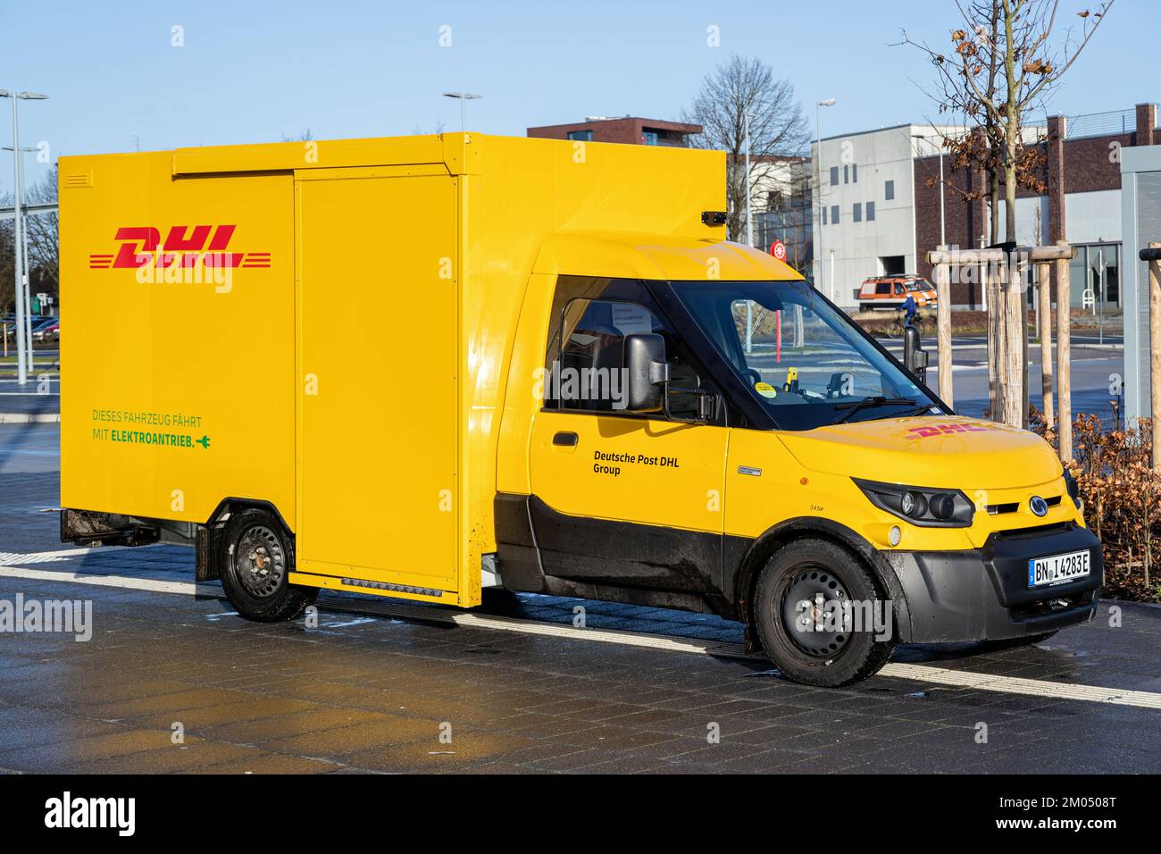 Dhl box hi-res stock photography and images - Alamy