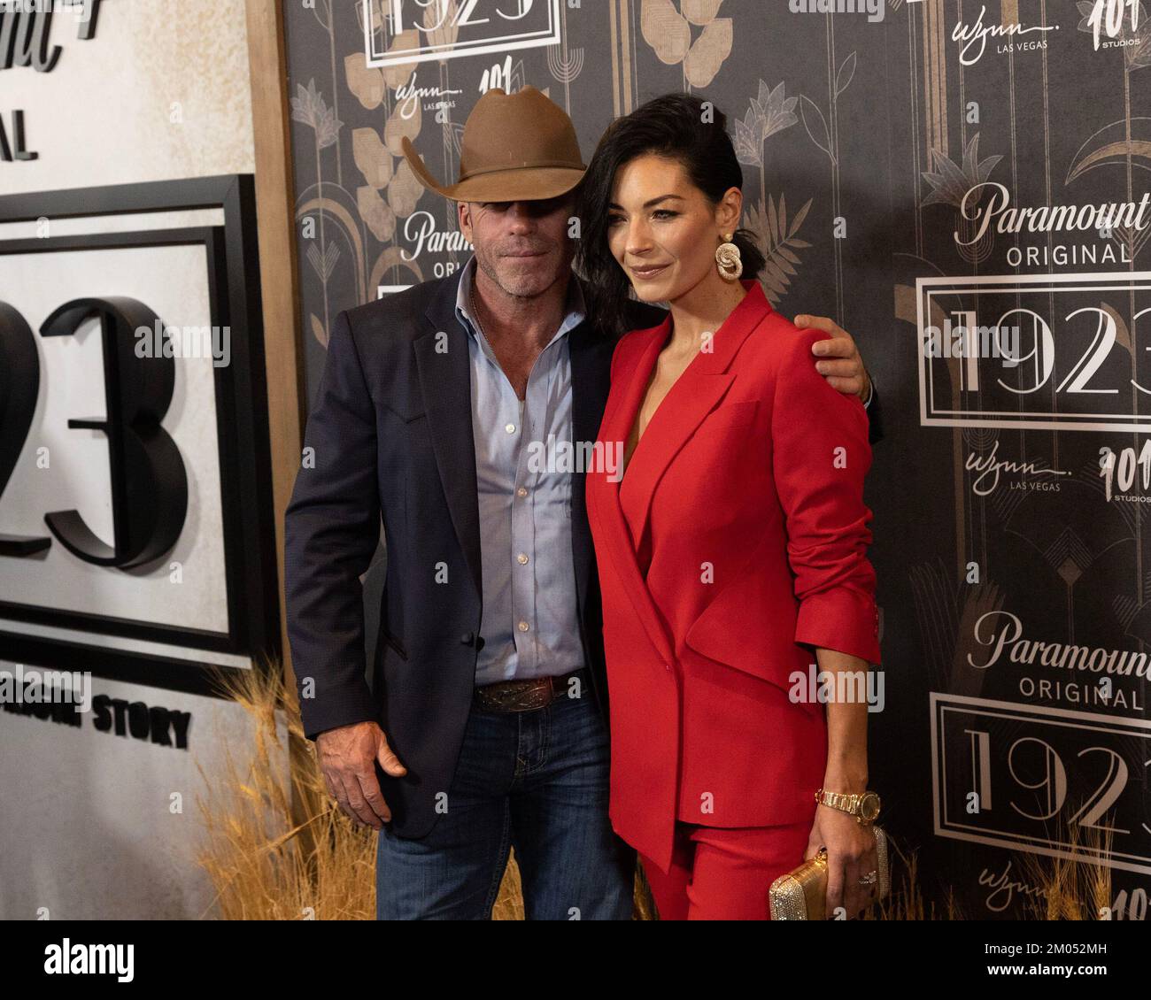 Las Vegas, NV, USA. 3rd Dec, 2022. Taylor Sheridan, Nicole Muirbrook at