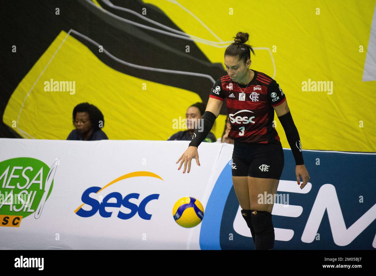 Rio De Janeiro, Brazil. 03rd Dec, 2022. Game between Sesc Flamengo and Esporte Clube Pinheiros in the eighth round of the Volleyball Women's Super League, held at the Tijuca Tênis Clube Gym in the city of Rio de Janeiro, RJ. Credit: Renato Assis/FotoArena/Alamy Live News Stock Photo
