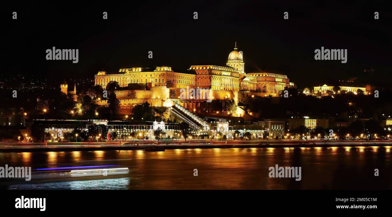 Night shot, long exposure photography, famous historical Buda Castle in ...