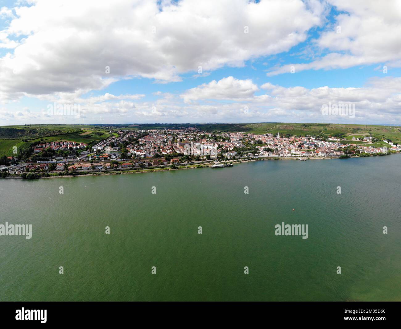 Panorama: Luftbild: Impressionen: Kornsand, Rhein, Nierstein (nur fuer redaktionelle Verwendung. Keine Werbung. Referenzdatenbank: http://www.360-berl Stock Photo