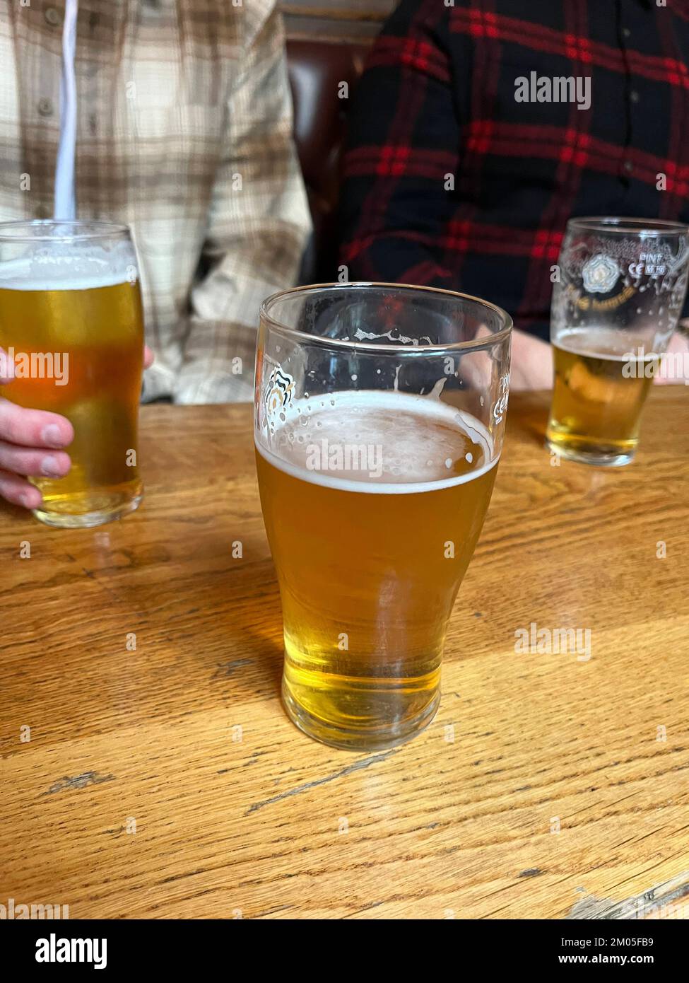 Drinking beers in a London pub. December 2022 Stock Photo Alamy