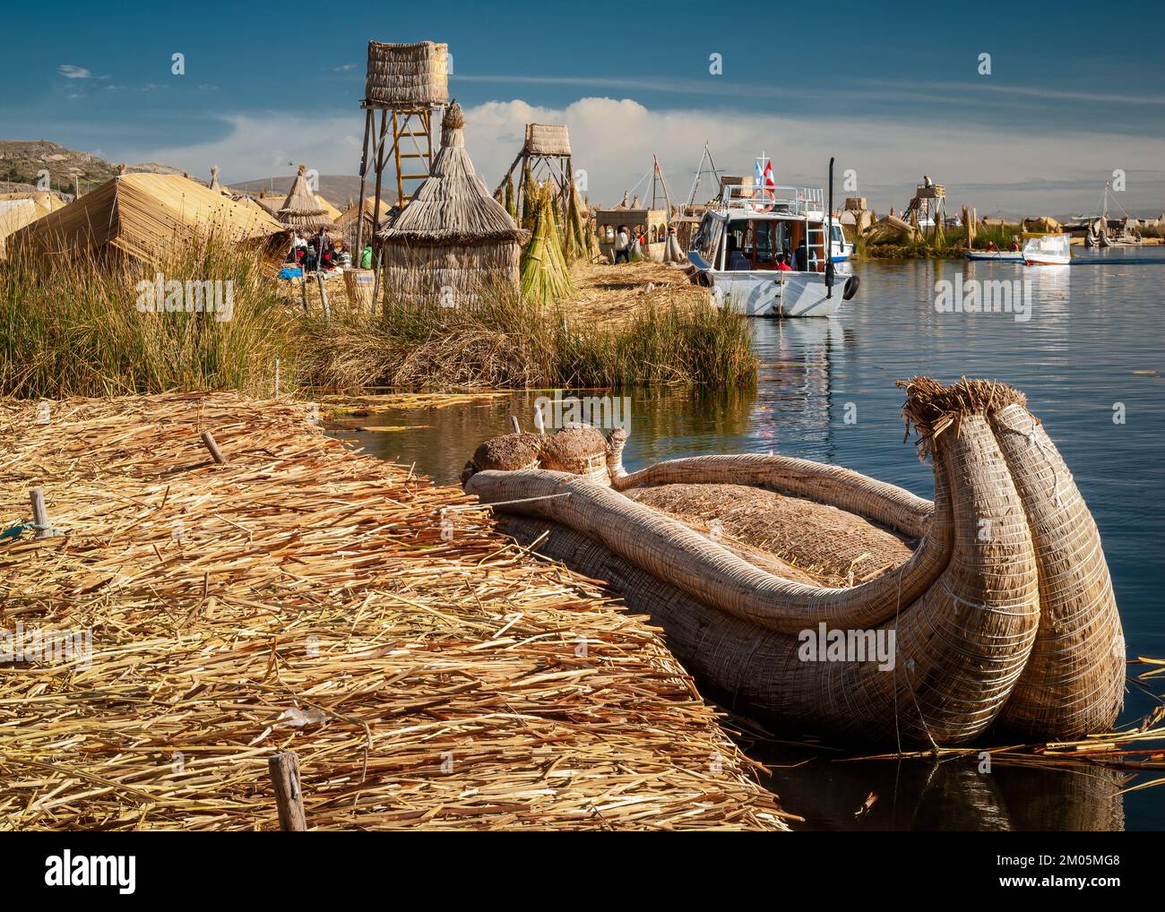 Traditional peruvian reed watercraft hires stock photography and