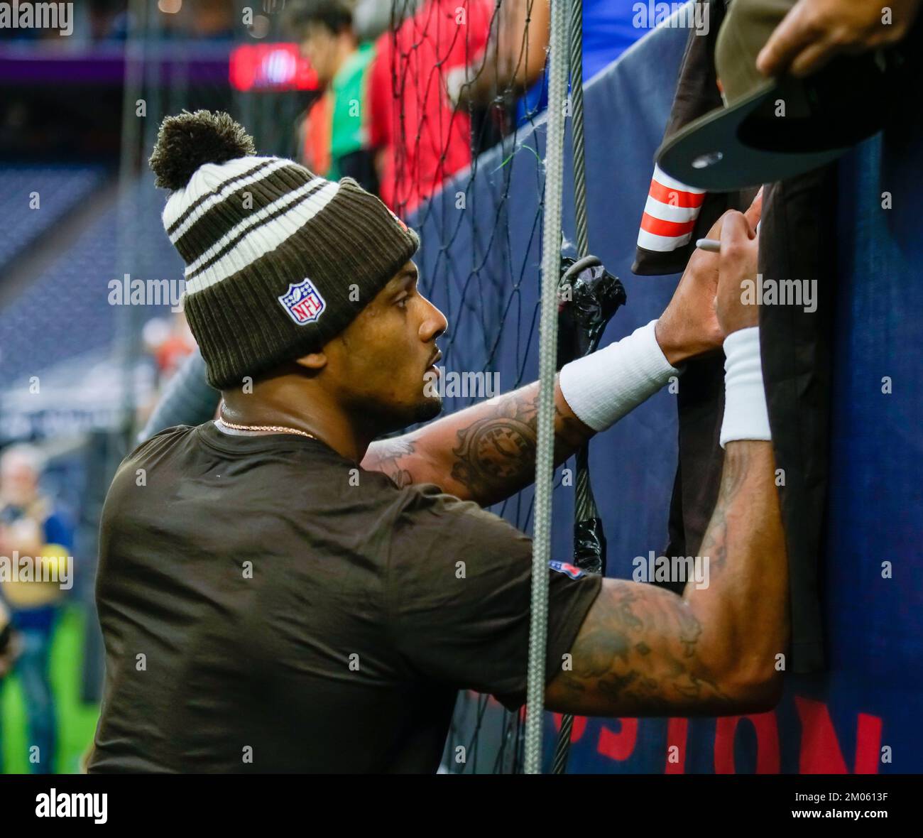 Houston, Texas, U.S. 04th Dec, 2022. Cleveland Browns quarterback DESHAUN WATSON (4) signs autographs and greets fans pregame as he prepares for the game between the Cleveland Browns and the Houston Texans in Houston, Texas at NRG Stadium. DESHAUN WATSON (4) returns to football after a 11 game suspension. (Photo By: Jerome Hicks/ Credit: Sipa USA/Alamy Live News Stock Photo