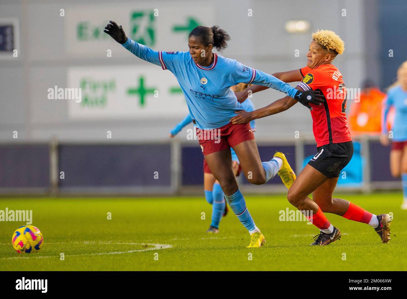 Manchester, UK. 4th December 2022. Khadija Shaw #21 of Manchester City tackled by Victoria Williams #20 of Brighton & Hove during the Barclays FA Women's Super League match between Manchester City and Brighton and Hove Albion at the Academy Stadium, Manchester on Sunday 4th December 2022. (Credit: Mike Morese | MI News) Credit: MI News & Sport /Alamy Live News Stock Photo
