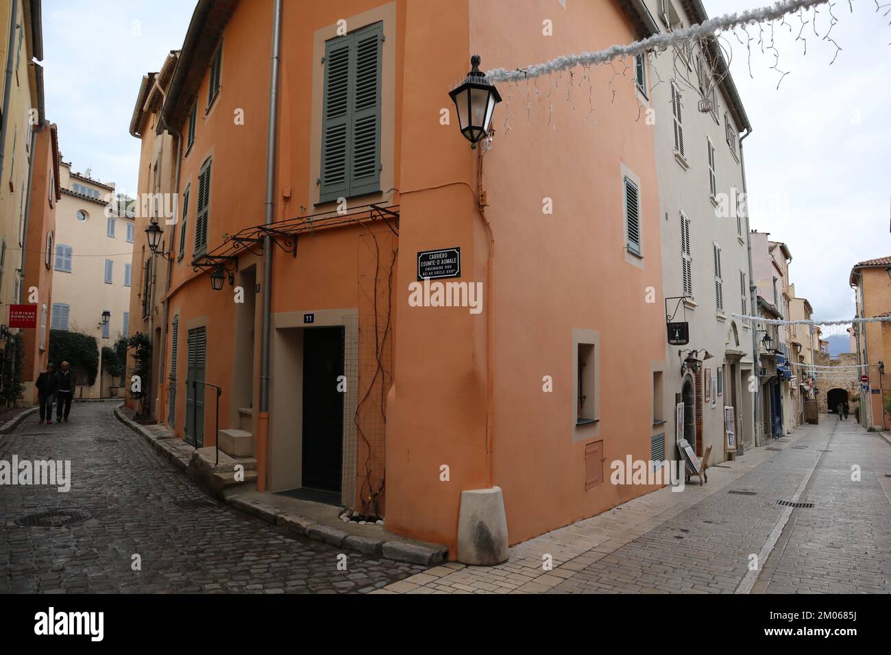 Dec. 04 2022 Saint-Tropez, France. The sun came out from behind dark rain clouds, before Christmas feeling in the street, beach Pampelonne.  Credit Ilona Barna BIPHOTONEWS, Alamy Live News Stock Photo