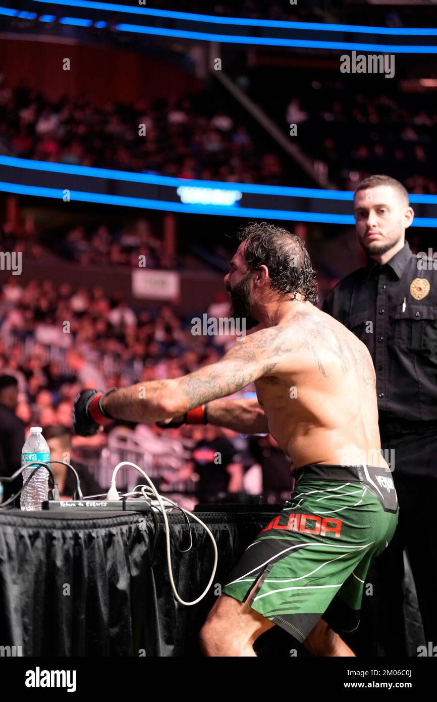 ORLANDO, FL, ORLANDO, FL, USA. 3rd Dec, 2022. ORLANDO, FL - December 3: Clay Guida parades and flexes following the bout, Clay Guida at Amway Center for UFC Orlando - Thompson vs Holland : Evevnt on December 3, 2022 in ORLANDO, FL, United States. (Credit Image: © Louis Grasse/PX Imagens via ZUMA Press Wire) Stock Photo