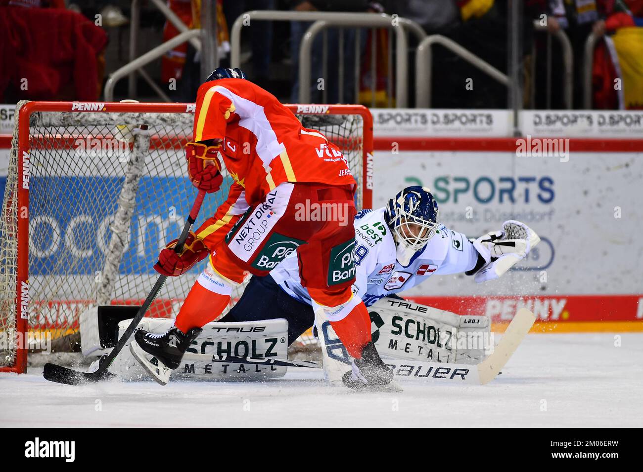 DUSSELDORF, GERMANY DECEMBER 4, 2022 Hockey match DEL Duesseldorfer