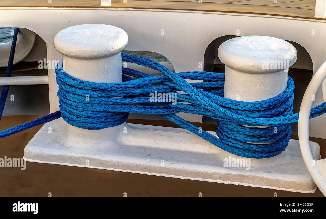 Docking bollard hires stock photography and images Alamy