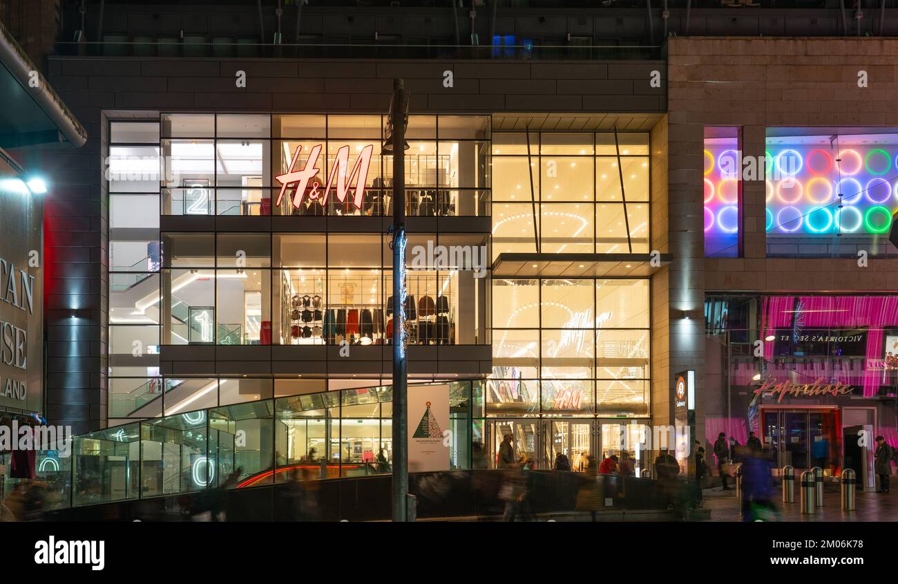 H & M Store, Buchanon Street, Glasgow, Scotland. Image taken in December 2022. Stock Photo