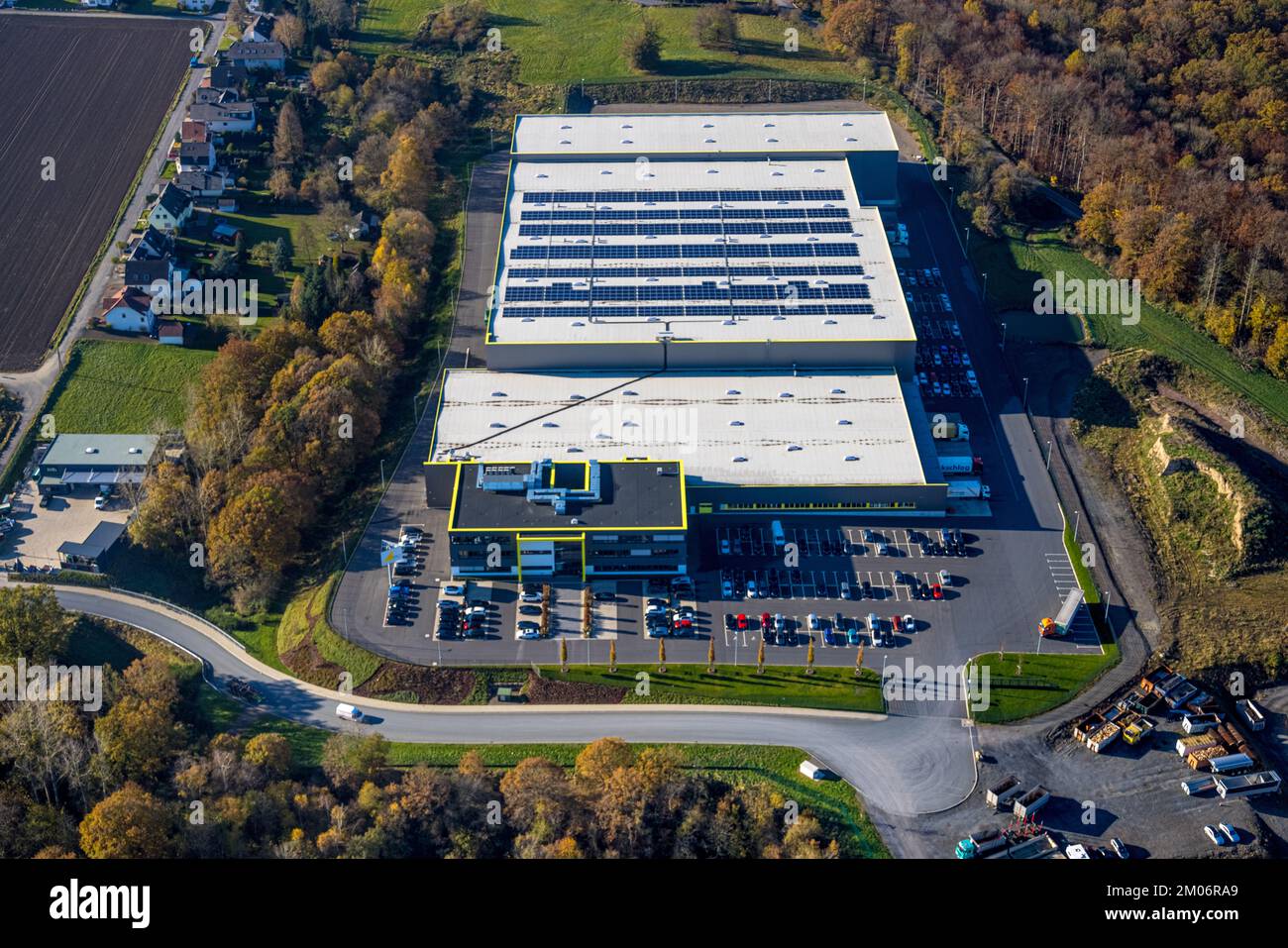 Luftbild, Firmengelände Trio Leuchten GmbH mit Solardach im Stadtteil Voßwinkel in Arnsberg, Sauerland, Nordrhein-Westfalen, Deutschland Stock Photo